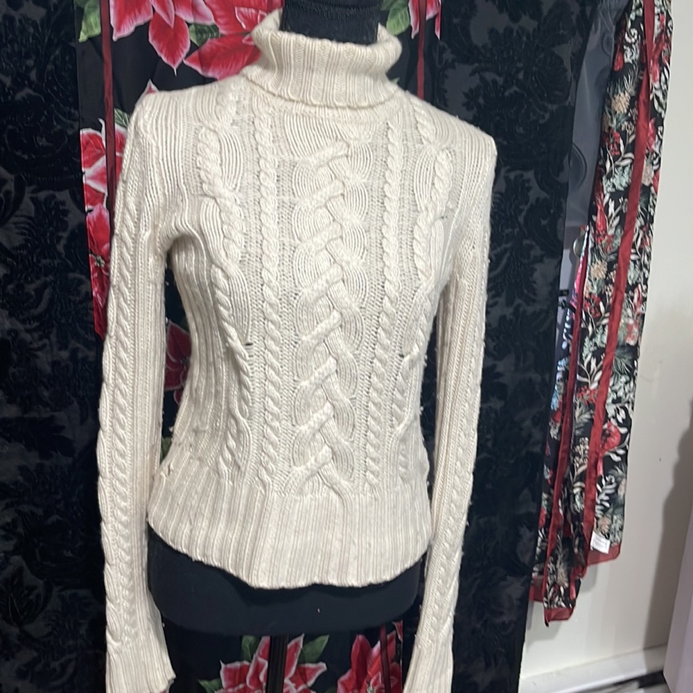 Abercrombie & Fitch sweater size large juniors